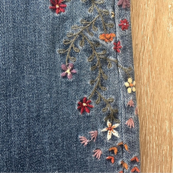Driftwood Kelly Embroidered Jeans, pre-loved Size 27 with custom cut hem - Picture 8 of 12